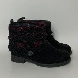 MukLuks Cable Knit Cuff Heel Black Booties - 8